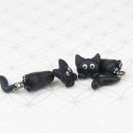 Kolczyki Czarny kot - wkrętki wiszące - 