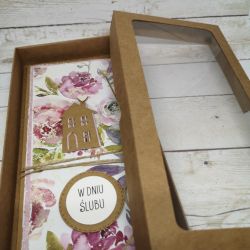Kartka slubna w pudełku z okienkiem.