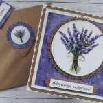 Kartka urodzinowa (lub na inną okazję) z bukietem lawendy - Tył koperty z ozdobnym kółeczkiem