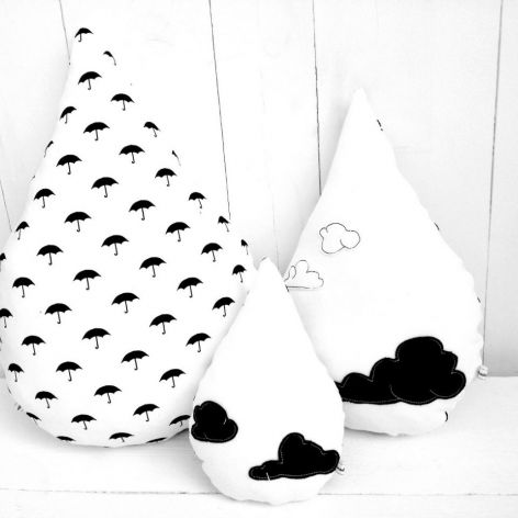 Komplet-Dresowe poduszki krople w parasolki - biało-czarne
