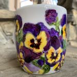 Porcelanowy kubek ręcznie malowany Bratki  - 