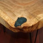 Stolik plaster drewna dąb + niebieska żywica - 