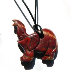 Jaspis czerwony, mokait - wisiorek ze słoniem, na szczęście