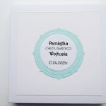 Kartka na Chrzest ręcznie robiona z chrzcielnicą - Kartka na Chrzest w ozdobionym pudełku