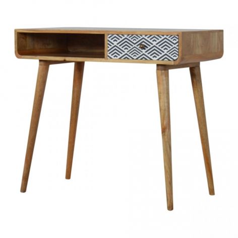 biurko drewno  z monochromatyczną szufladą