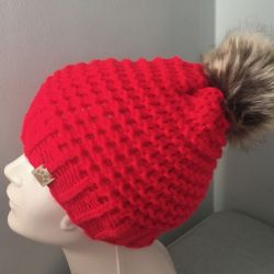 Czerwona czapka z  pomponem beanie