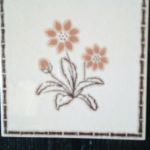 Stara deska i ceramika - ozdobna zawieszka - drugi kwiat