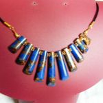 Granatowy jaspis z pirytem, elegancka kolia w złotej oprawie. - 