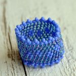 Pierścionek koralikowy niebieski - pierśconek z koronką