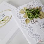 Kartka MŁODEJ PARZE z zielonymi różami - Biało-zielona kartka ślubna w pudełku