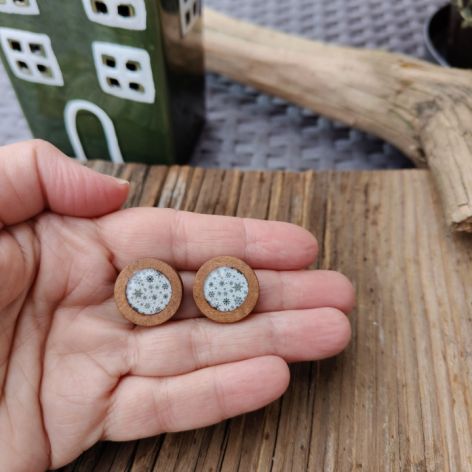 Drewniane kolczyki z zimowym motywem