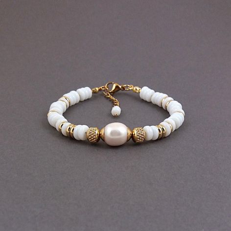 Bransoletka biała z perłą.