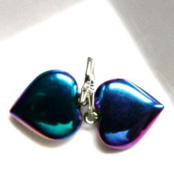 Tęczowy hematyt i srebro, kolczyki serduszka
