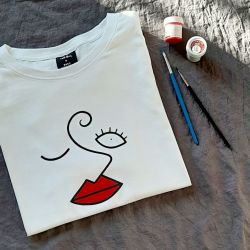 Koszulka ręcznie malowana red lips