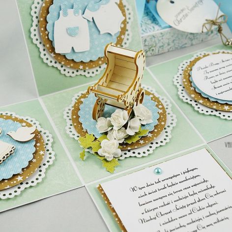 Z wózeczkiem na chrzest (mięta)