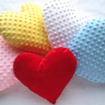 Poduszka serce różowa MINKY - Poduszki serca kolory
