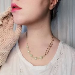 naszyjnik ze sztucznymi perłami i łączeniem 2