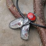 Mucha, którą da się lubić III - szklano-metalowa mucha na szyję