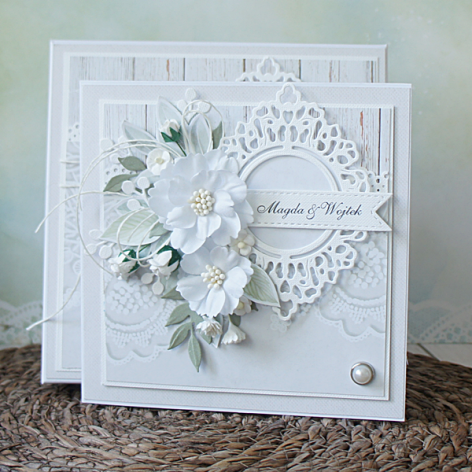 Ślubny komplet w bieli i delikatnej szarości 