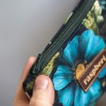 Etui na klucze z czarnego weluru w kwiaty ciemne kolory, handmade I - 