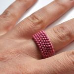 Pierścionek koralikowy różowy 2 - pierścionek na prezent