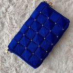 Torebka ręcznie pleciona kobaltowa z koralikami | elegancka kopertówka handmade - Tył