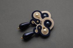 granatowo-kremowe kolczyki lub klipsy sutasz