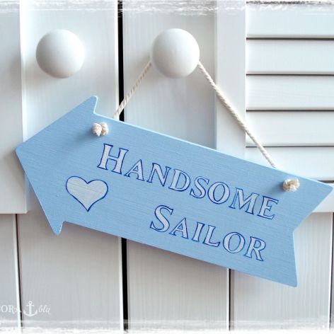 Strzałka z napisem 'Handsome Sailor' - dekoracja marynistyczna