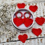 Kolczyki serduszka szydełkowe z zapięciem z emalii - czerwone - 