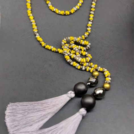 Naszyjnik Długi Sznur Złoto Szare Korale Szklane z Chwostami
