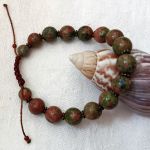 Bransoletka BOHO makrama z naturalnym Unakitem 10 mm - 