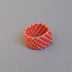 Pierścionek koralikowy szaro-pomarańczowy - pierścionek koralikowy