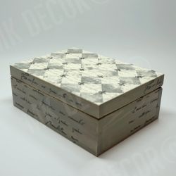Drewniana szkatułka prostokątna z NAPISAMI