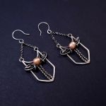 Srebrne kolczyki z różową perłą | Eleganckie kolczyki z motywem miecza - kolczyki z perłą