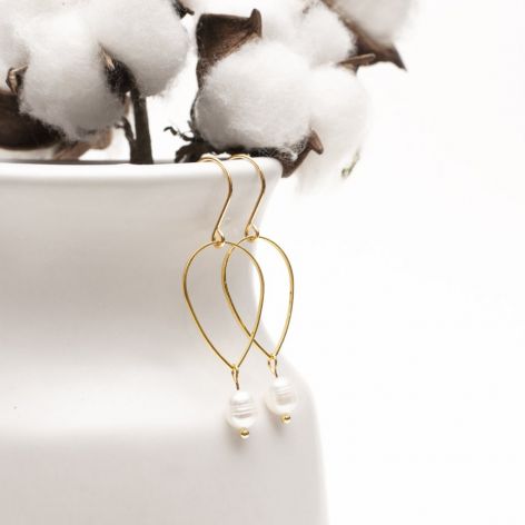 Delikatne kolczyki pozłacane Sacred Pearl.