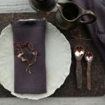 Zestaw serwet lnianych w kolorze oberżyny - Nakrycie stołu