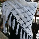 Biała chusta z frędzlami. - szal biały