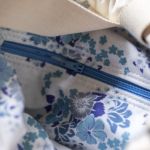 Kremowo-granatowy workoplecak mini z weluru - 