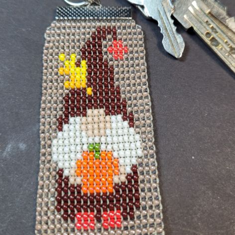 Skrzat Krasnal z dyną ciemny - Brelok zawieszka do kluczy torebki