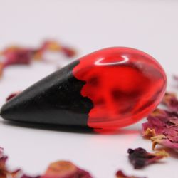 Ember Drop, drewno i żywica epoksydowa 