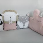 Poduszka dekoracyjna panda biało-różowa - 