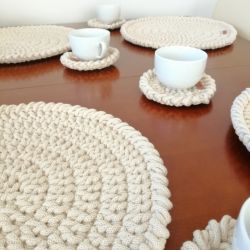 Podkładka pod talerz z ozdobnym wykończeniem średnica 37cm