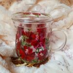 Szklany kubek z zaparzaczem hibiskus ręcznie malowany 370 ml. - ręcznie malowany