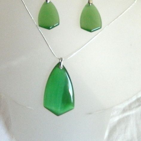 Zielony kwarc kocie oko, elegancki zestaw biżuterii w srebrze