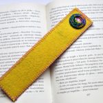 żółta z pawim oczkiem - zakładka to doskonały prezent dla każdego miłośnika książek