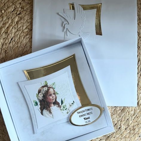 231,Kartka na komunię w pudełku dla dziewczynki z torebką