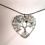 Wire wrapping, wisiorek z fluorytem, serce - 