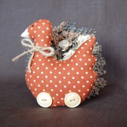 Zakrapiana gąska na drewnianych "wrotkach"