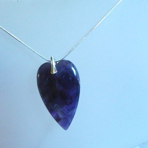 Fioletowy naturalny ametyst, wisiorek serce i kolczyki, komplet