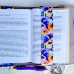 Wodoodporne etui na książkę: kolorowe bratki - 